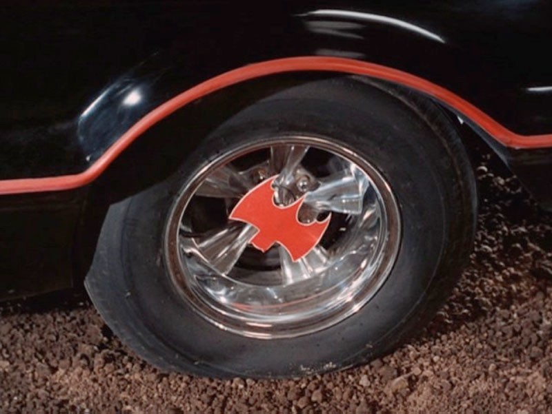 Bat-hubcap